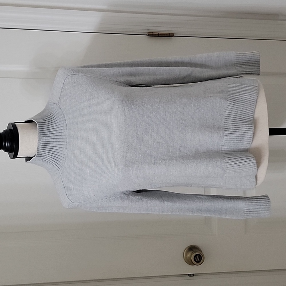 Banana Republic Size XS Light Gray Mock Neck Long Sleeve Sweater, Gently Used